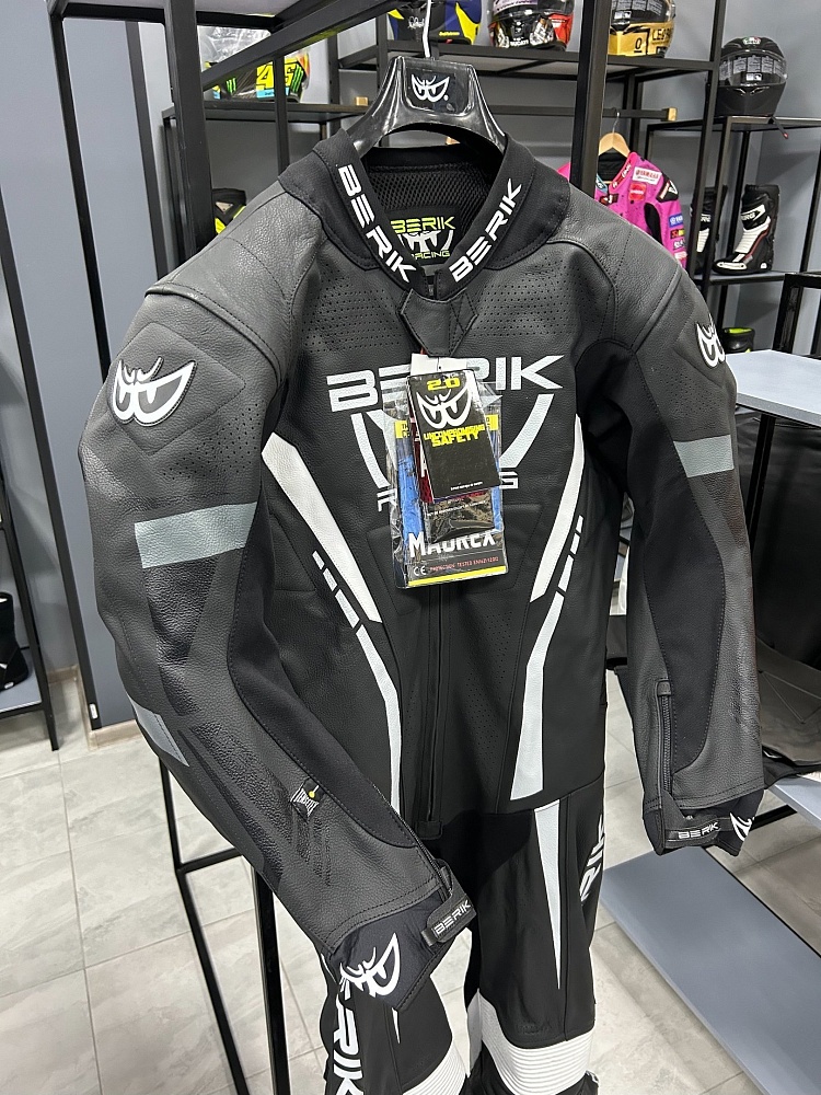 Мотокомбинезон Berik 3