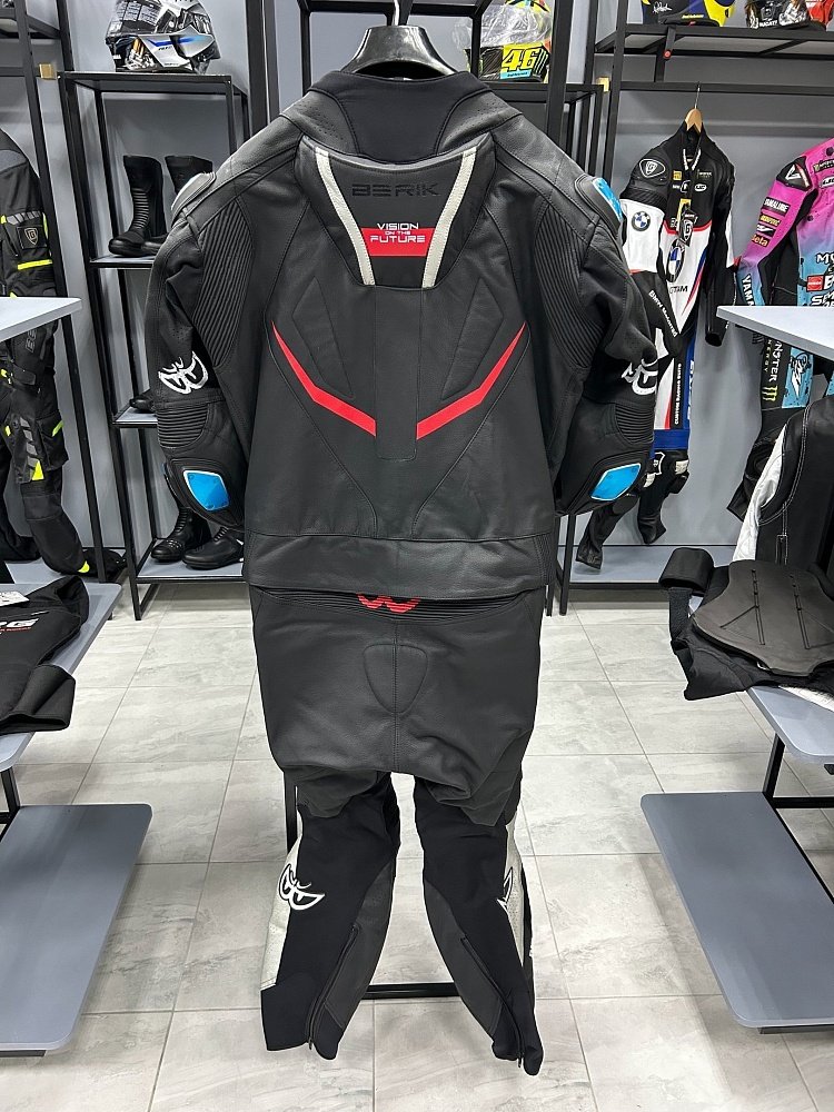 Мотокомбинезон Berik 5
