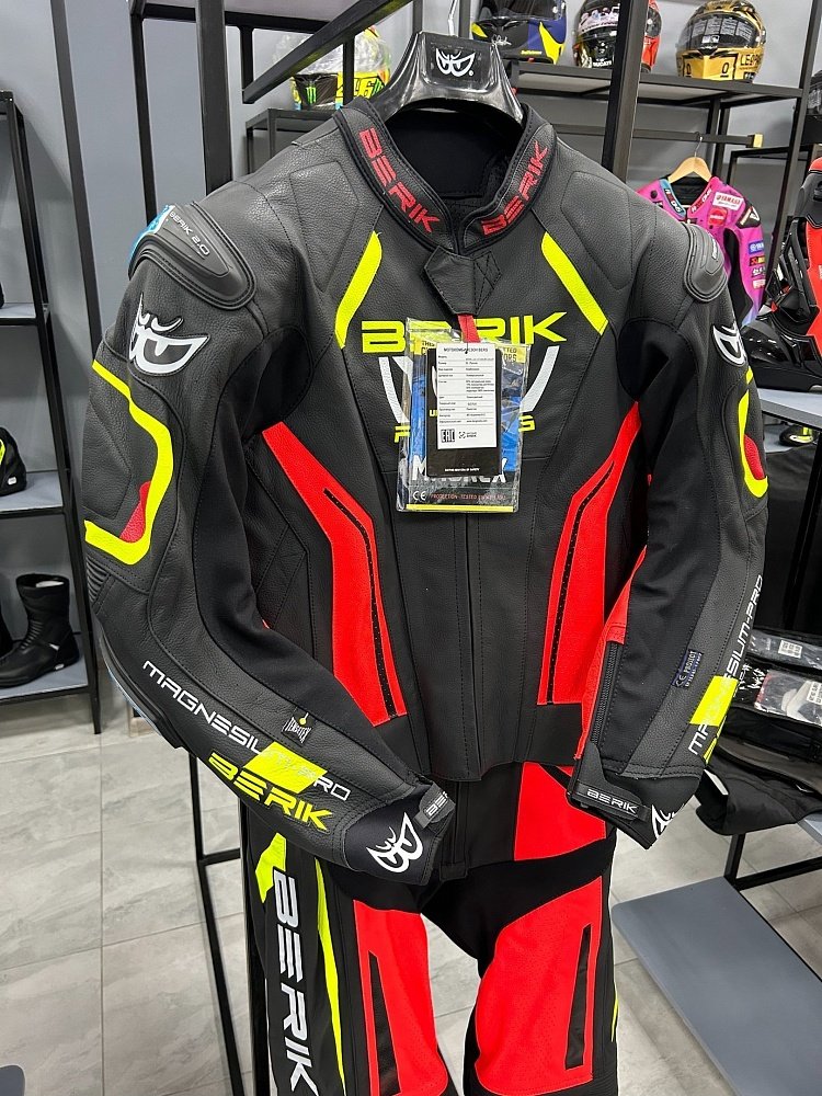 Мотокомбинезон Berik 4