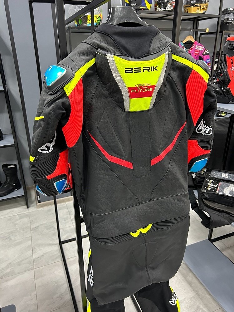 Мотокомбинезон Berik 4