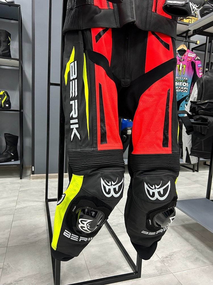 Мотокомбинезон Berik 4