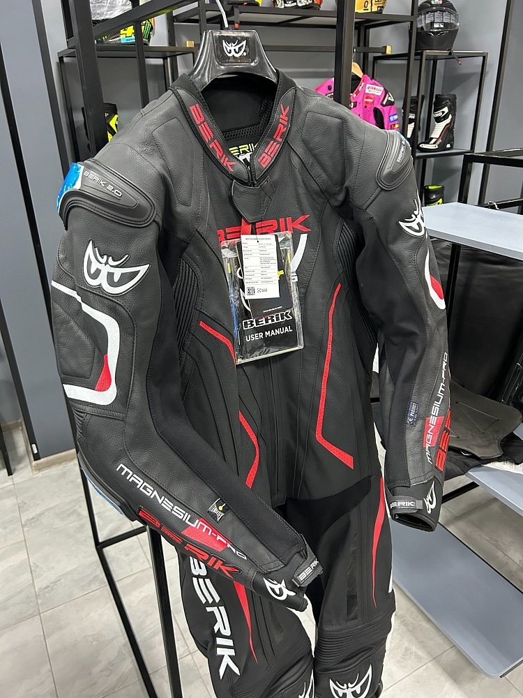 Мотокомбинезон Berik 4