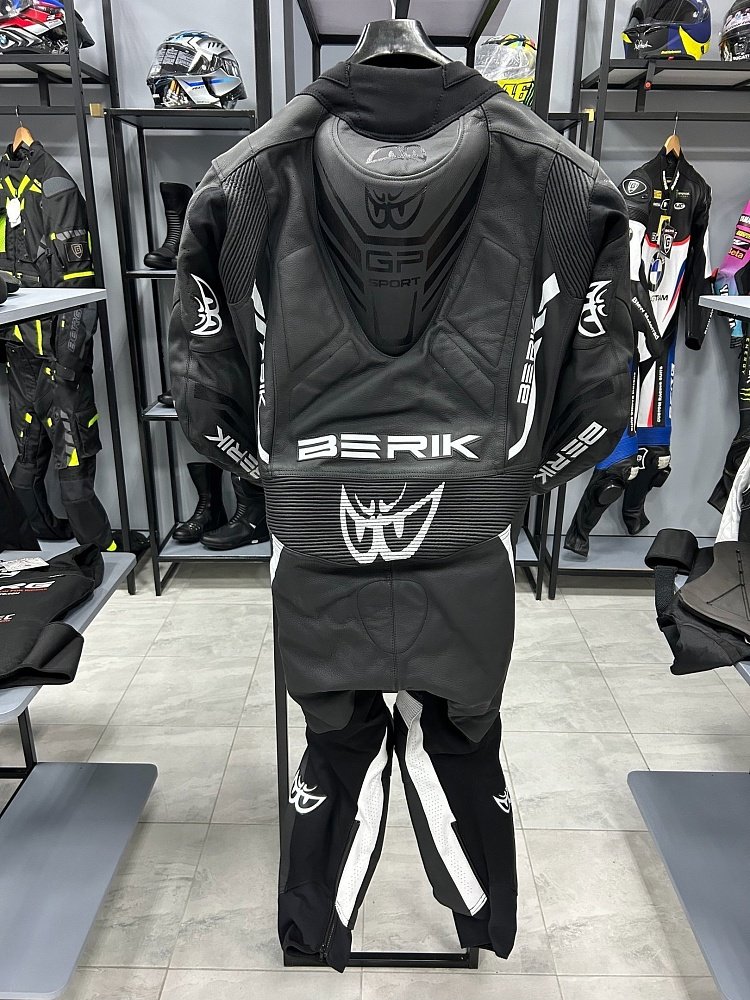 Мотокомбинезон Berik 3