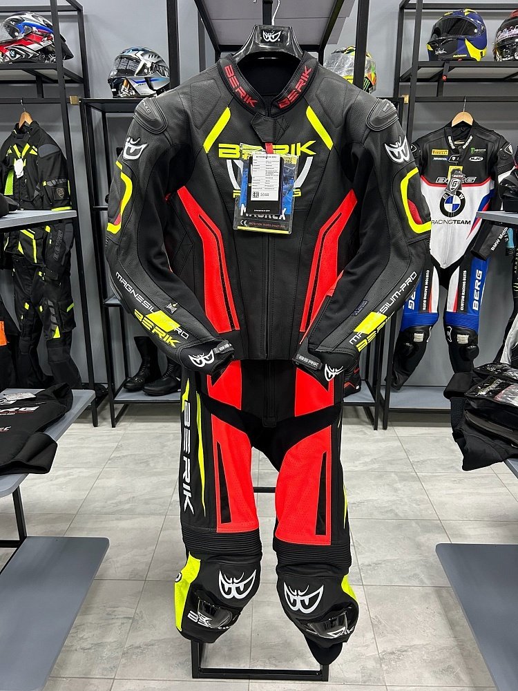 Мотокомбинезон Berik 4